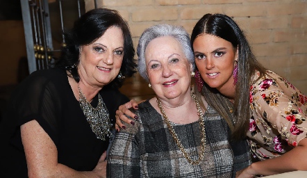  Tres generaciones Melissa Gómez, Melissa Gárate y Melissa Ruiz.