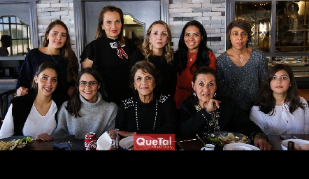  Vale y Ale Hernández, Roxana Serna, Jessica Torres, Marcela Serna, Sofía, Paola, Lupita, Mela y Natalia Hernández.