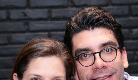  Maggie Aldrete y César Tobías.
