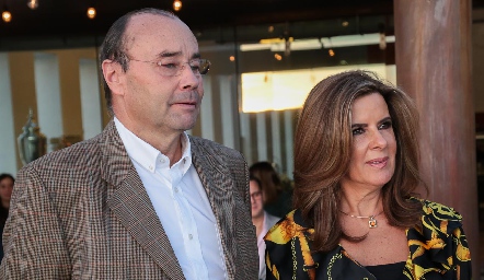  Fernando López y Martha Elena Muñiz de López.