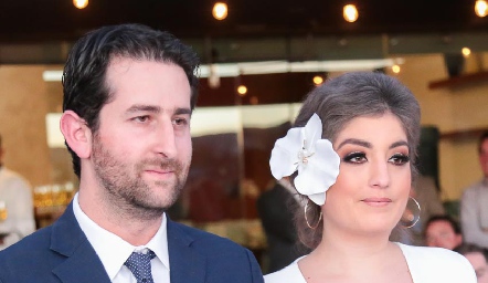  Santiago López y Silvana Zendejas ya son esposos.