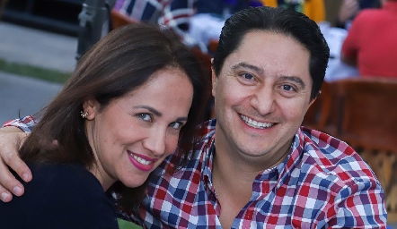  Lety Aguilar y Javier Córdova.