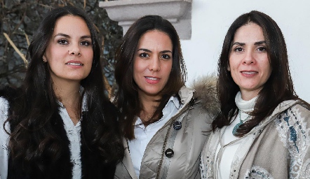 Lorena Aranda, María José Torres y Gabriela Aranda.
