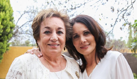  Vicky Fernández con su mamá Vicky.