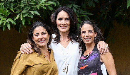 Rocío Ortuño, Vicky Fernández y Natalia Ortuño.