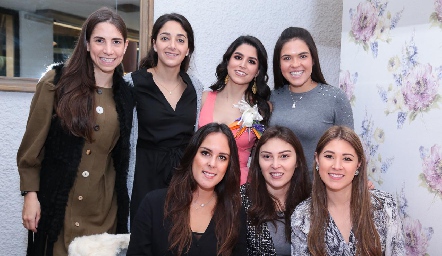 , Valeria Zúñiga, Isa Villanueva, Daniela González, July Valle, Clau Antunes, Lili Medina y Ale Puente.