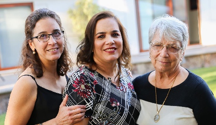  Mónica Aguirre, Nena Aguirre y María Elena Díaz.