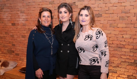  Silvana con su suegra y su mamá, Martha Elena Muñiz y Silvia Foyo.