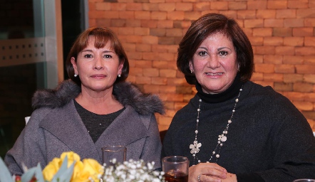  Ana Aguiñaga y Chita Gómez.