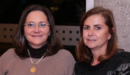  Mary Meade y Maripepa Valladares.