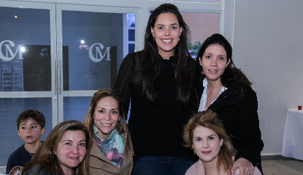  Laura Oryarvides, Alma Castillo, Daniela Treviño, Ana Elena Meade y Lucía del Rincón.