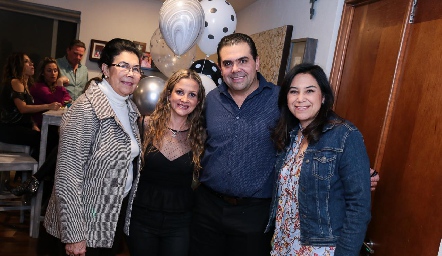  Lucy Compean, Aurora Irigoyen, Miguel y Moshi Compean.