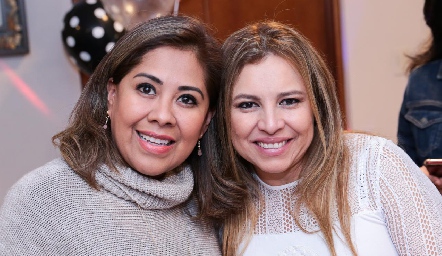  Fabiola Flores y Laura Cruz.