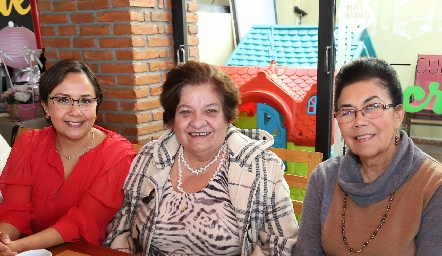 Claudia Torres, Marilupe Vilet y Lucy Compean.