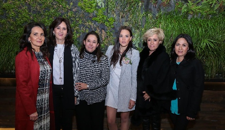  Mary Carmen López, Carolina César de Iga, Yayis de Escudero, Talía González, Magdalena Izar y Gloria María Castro.