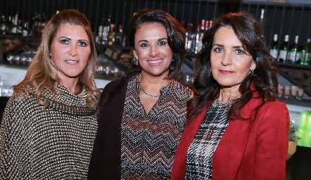  Claudia Pineda, Gina Ress y Mary Carmen López.