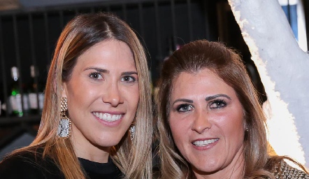  Ashley Buendía y Claudia Pineda.