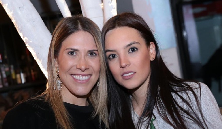  Ashley Buendía y Talía González.