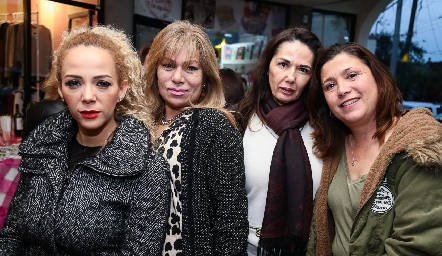  Karla Zaldierna, Ana Sol Segovia, Karina Ceballos y Patricia Suárez.