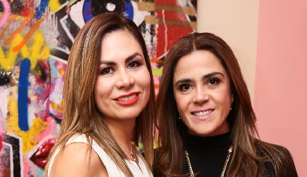  Reyna Hernández y Marcela Cervantes.