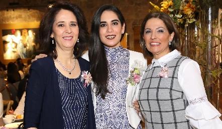  Carolina César de Iga, Mariana Rodríguez y Claudia Quintero de Rodríguez.
