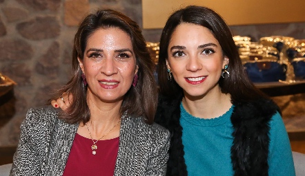  Lourdes Velázquez y Sofía Araiza.