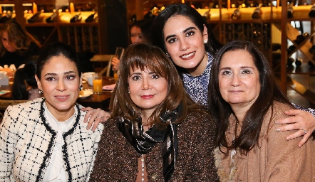  Maribel Lozano, Laura, Mariana y Julieta Rodríguez.