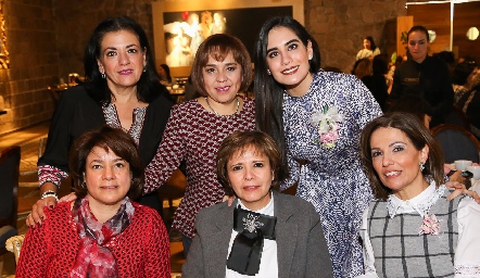  Lupita González, Anabel Covarrubias, Mariana Rodríguez, Gaby González, Clara Duarte y Claudia Quinteo.