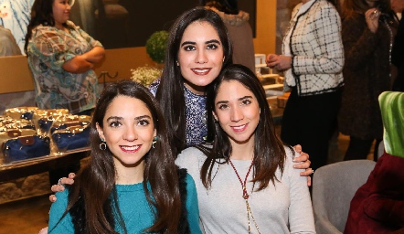  Sofía Álvarez, Mariana Rodríguez y Lourdes Álvarez.