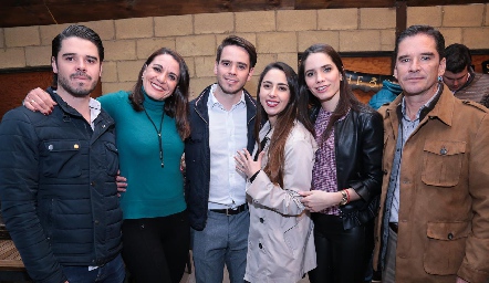  Miguel Álvarez, Lupita Bárcena, Eduardo Álvarez, Lorena Cuadra, Guadalupe Álvarez y Miguel Ángel Álvarez.