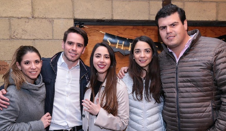  Isa Álvarez, Eduardo Álvarez, Lore Cuadra, Sofía Álvarez y Mauricio Labastida.