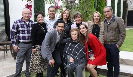  Paco Lavín, Tita García, José Manuel Lázaro, Bety, Carmen y Laura Lavín, Fernando Díaz de León, Joel Núñez, Carmela Hinojosa y Laura Díaz de León.
