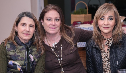  Mayte Bustindui, Begoña Ruiz y Cristina Córdova.