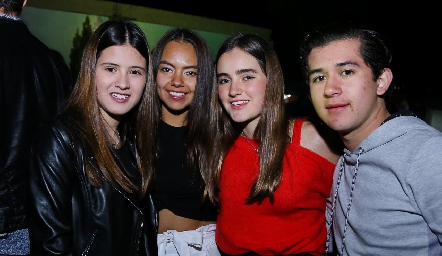 Isa Navarro, Ana Pau Payán, Lorena y Roberto Guevara.