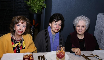  Carmela Alonso, María Luisa Guerra y Lily de Robles.