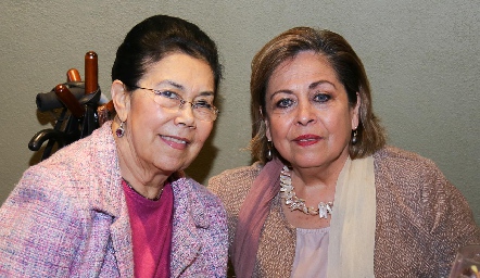  Lucy de Compean y Blanca Almaguer.