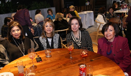  Tita Ruiz, Lucía Estrada, Maga y Maru Contreras.