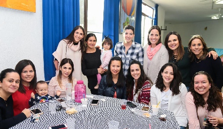  Fer Valdes con sus amigas.