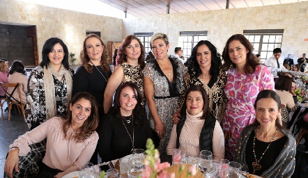  Margarita con sus amigas.