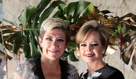  Margarita Padilla y Luz Estela Gómez.
