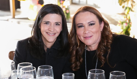  Leticia Ivón y Laura Vargas.