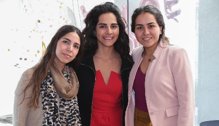  Adriana, Claudia y Daniela Estrada.