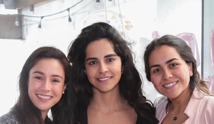  Teté Mancilla, Claudia y Daniela Estrada.