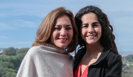  Marcela Martínez y Claudia Estrada.