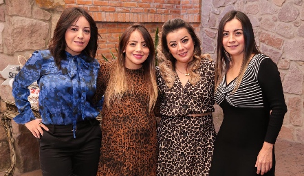  Michelle Hernández, Nelly, Elvia Hernández y Lucero Hernández.