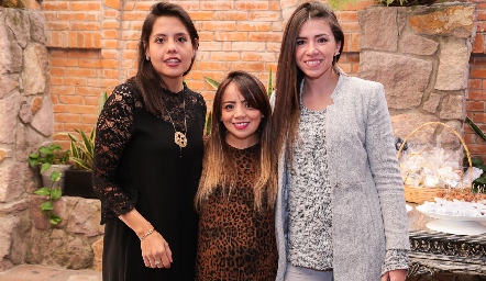  Alicia Laredo, Nelly y Tania Guzmán.