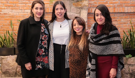  Roxanne Olvera, Lupita Jasso, Nelly Hernández y Mariana Gallegos.