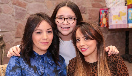  Michelle Hernández, Victoria Manzo y Nelly Hernández.