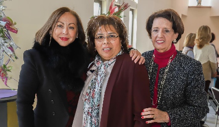  Rebeca Konishi, Carmelita Vázquez y Martha Abaroa.