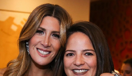  Martha de la Rosa y Andrea Hernández.